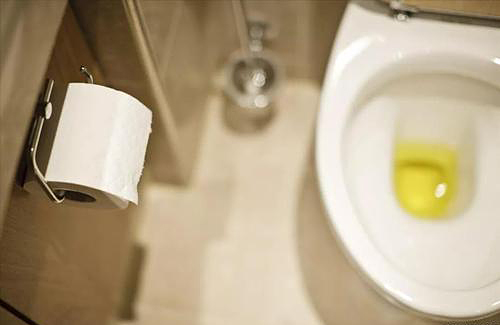 排尿不仅在“冲刷”细菌，还会发出健康