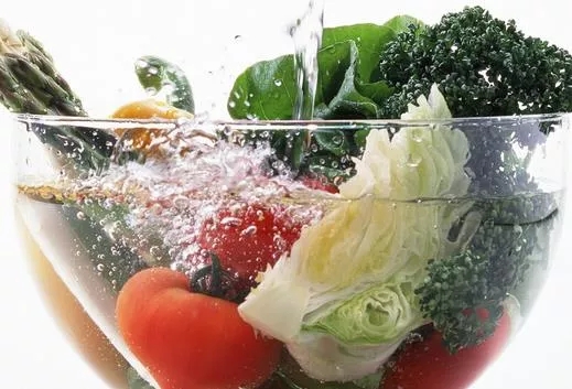 电解还原水机制造的强还原水清洗蔬菜