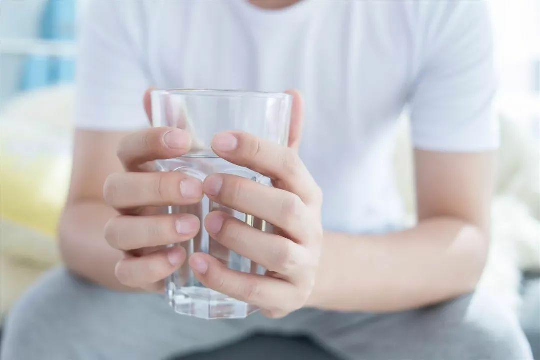 喝还原水有助于控制血糖